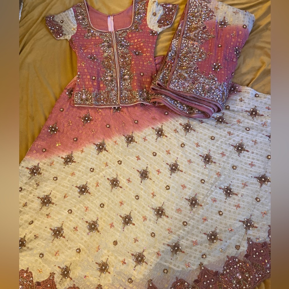 Beautiful wedding wear Indian / Pakistani dress